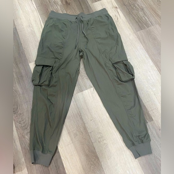 lululemon Dance Studio Relaxed -Fit Mid-Rise Jogger Pant
Size L - Picture 1 of 6